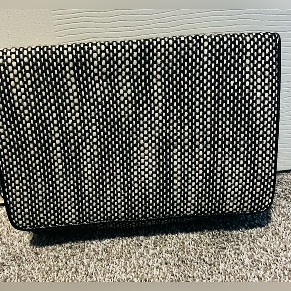 The Limited black and white herringbone shoulder bag with chain strap - Picture 3 of 9